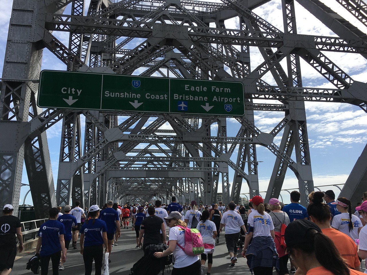 2025新澳门与香港正版新澳免费资本与新奥和香港今晚开一肖一特讲解词语,辨析真假内容 解读与警示